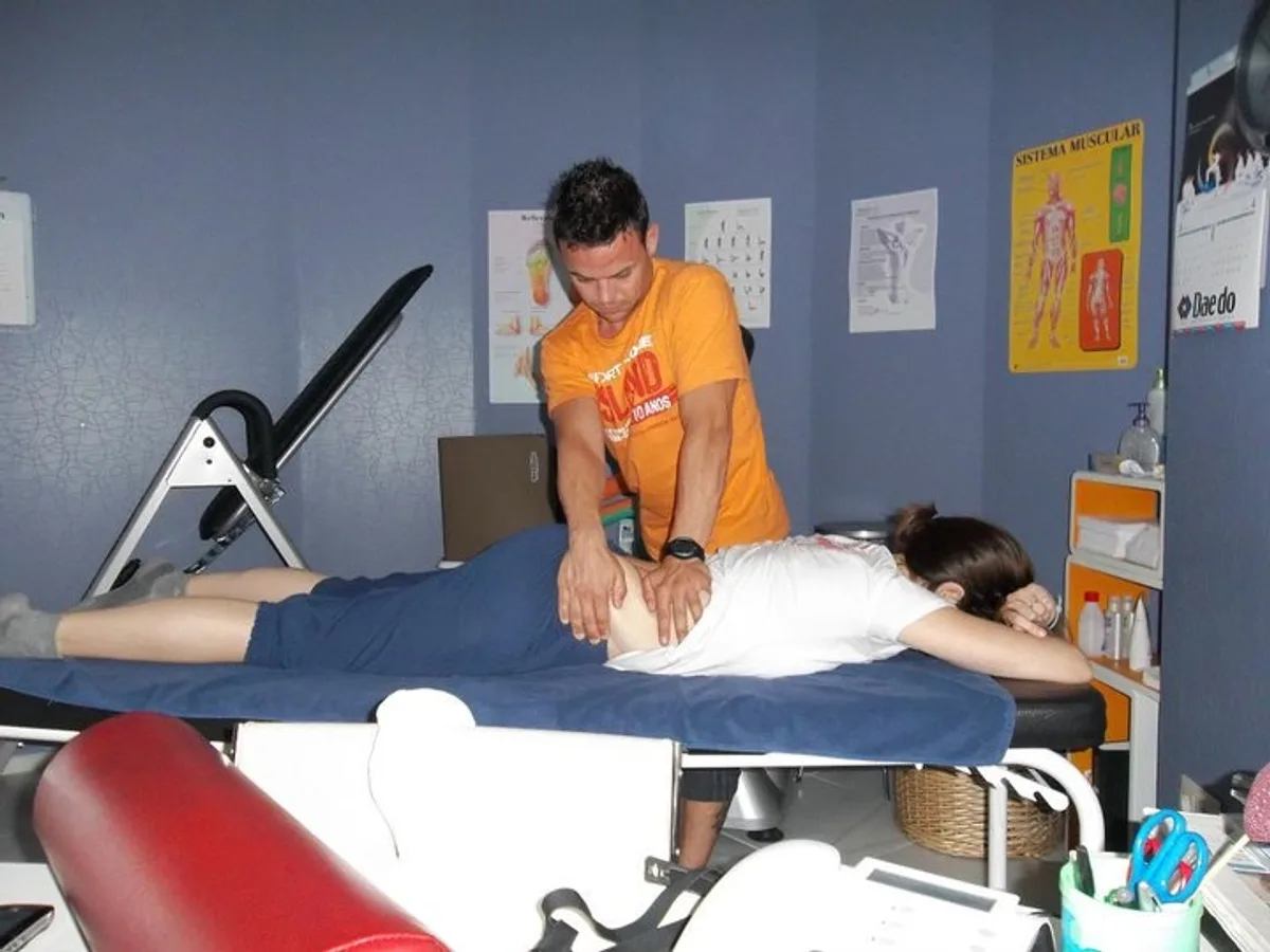 Sesión de osteopatía y terapia manual lumbar en Taronja Box Valencia